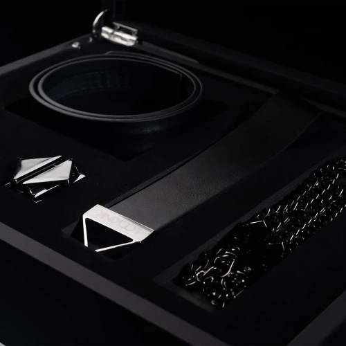 На фото изображен черный поводок LOCKINK Tied Collar with Leash Set - Black унисекс на черном фоне