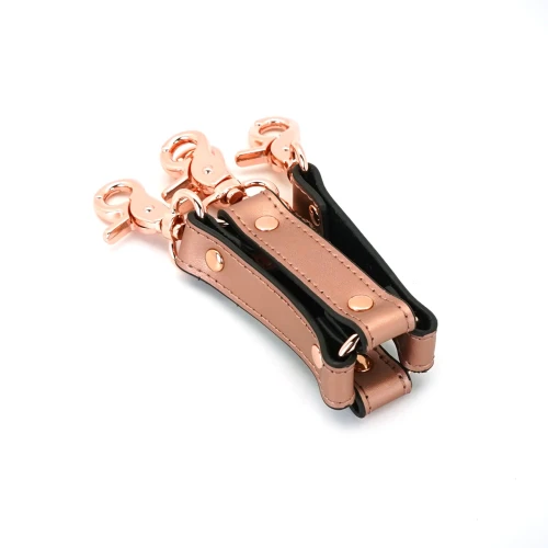На фото зображено хрестовину для банджалу кольору рожевого золота Liese Seele Rose Gold Memory Hog Tie унісекс на білому тлі