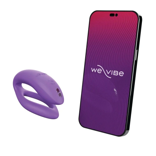 На фото изображен фиолетовый премиум смарт-вибратор We-Vibe Sync O Purple  для пар на белом фоне.