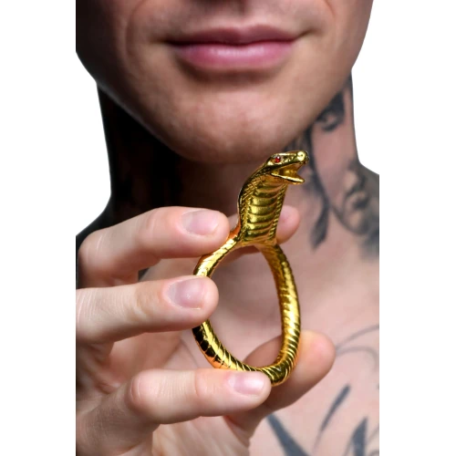 На фото изображено золотое эрекционное кольцо кобра Master Series Cobra King Golden Cock Ring для мужчин на белом фоне