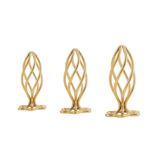 На фото изображена золотая спиральная анальная пробка LOCKINK SEVANDA Hollow Spiral Golden Metal Anal Plug - S size унисекс на светлом фоне