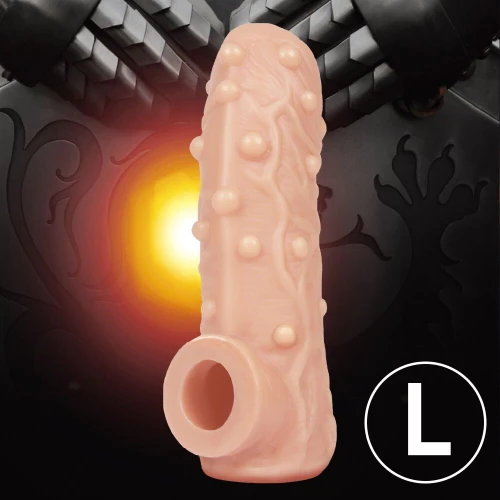 На фото зображено бежеву наскрізну насадку на член Kokos Nude Sleeve NS 002 L для пар на чорному тлі.