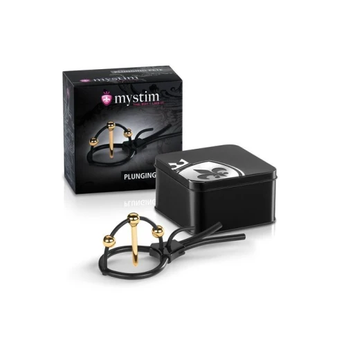 На фото зображено чорну утяжку для пеніса для електростимуляції Mystim Plunging Pete для чоловіків на білому тлі.