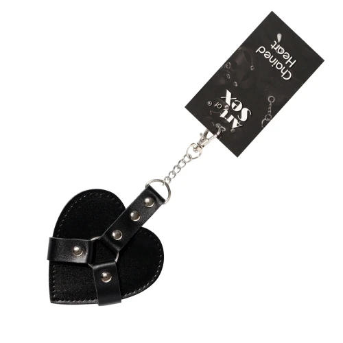 На фото зображено чорний брелок на карабіні для ключів Art of Sex Chained Heart унісекс на світлому фоні