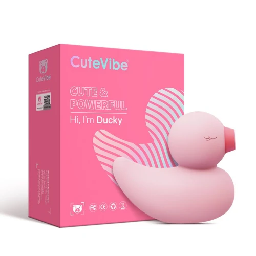 На фото зображено рожевий вакуумний вібратор у формі качки CuteVibe Ducky Pink для жінок на білому тлі.