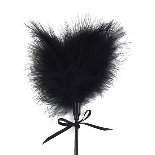 На фото зображена чорна піка лоскіт-шльопанка Art of Sex - Puff Peak на білому тлі