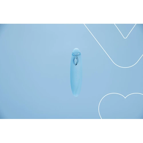 На фото изображен голубой вибратор стрела FairyGasm PleasureArrow для женщин на голубом фоне.