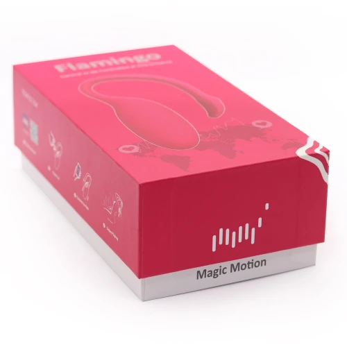 На фото зображено червону коробку  смарт віброяйца Magic Motion Flamingo для жінок на білому тлі.