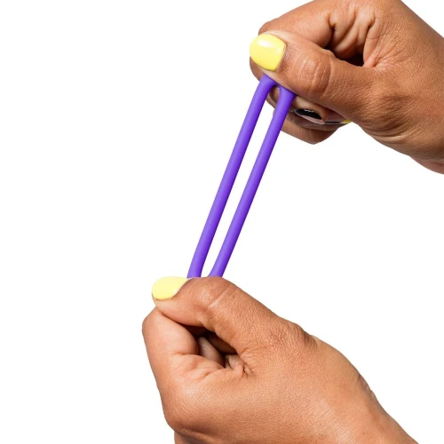 На фото зображено набір із трьох круглих фіолетових ерекційних кілець Romp Remix Trio для чоловіків на білому тлі.