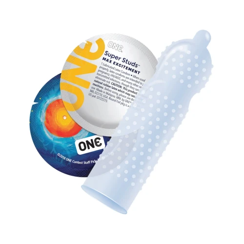 На фото зображено різнокольорові презервативи ONE Super Studs для чоловіків на білому тлі.