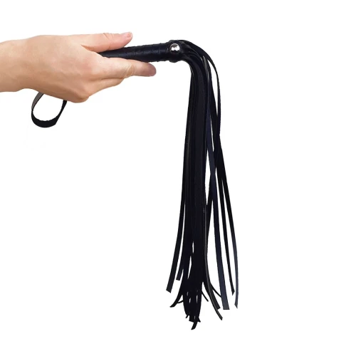 На фото зображено чорний батіг БДСМ з екошкіри Art of Sex унісекс на білому тлі
