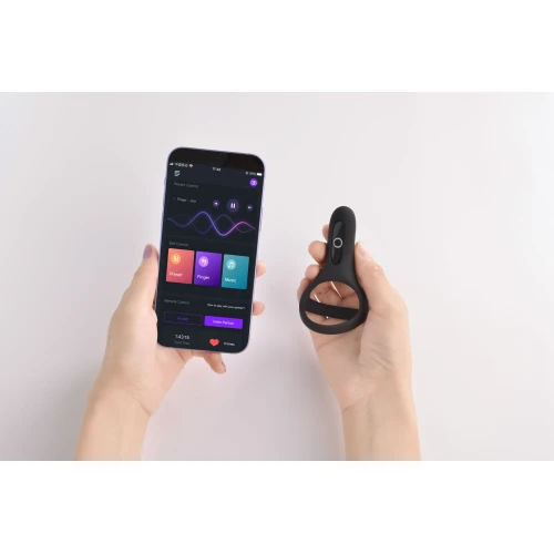 На фото изображено темно-синее двойное эрекционное кольцо Magic Motion Fun Town Rise Turquoise для мужчин на светлом фоне