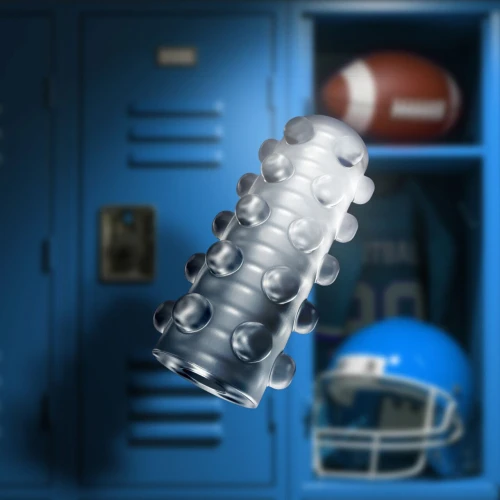 На фото изображен белый мастурбатор Rize by Blush для мужчин на темном фоне