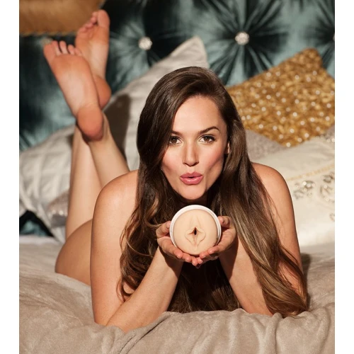 Fleshlight Girls: Tori Black — Вагина мастурбатор Тори Блэк