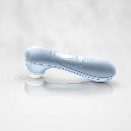 На фото изображен голубой вакуумный вибратор Satisfyer Pro 2 Blue  для женщин на белом фоне