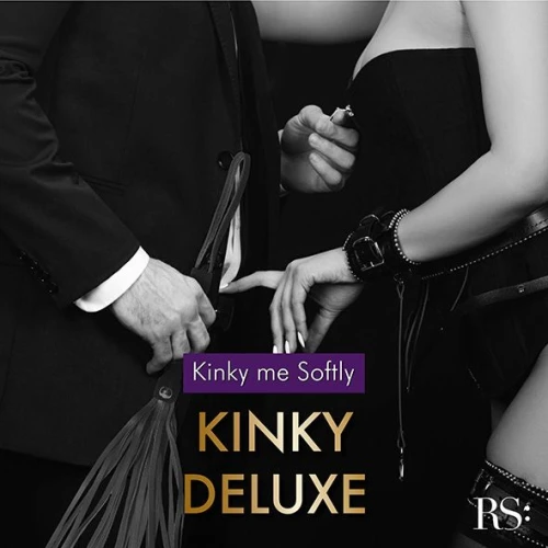 На фото изображен черный набор БДСМ RIANNE S - Kinky Me Softly Black унисекс на темном фоне