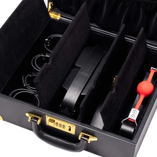 На фото изображен черный БДСМ-набор LOCKINK Moonlight Treasure Chest - Black Set унисекс на светлом фоне