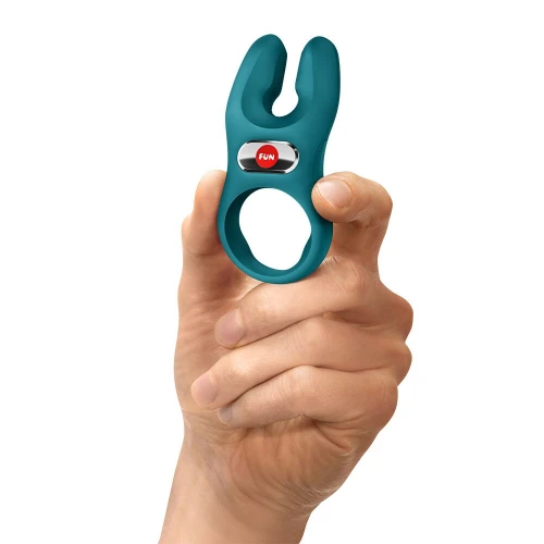 На фото эрекционное виброкольцо с двойной стимуляцией клитора Fun Factory PRO PRO Bottle Green, 2 мотора