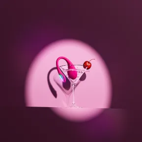 На фото изображено розовое мини смарт-виброяйцо Lovense Lush Mini для женщин на розовом фоне.