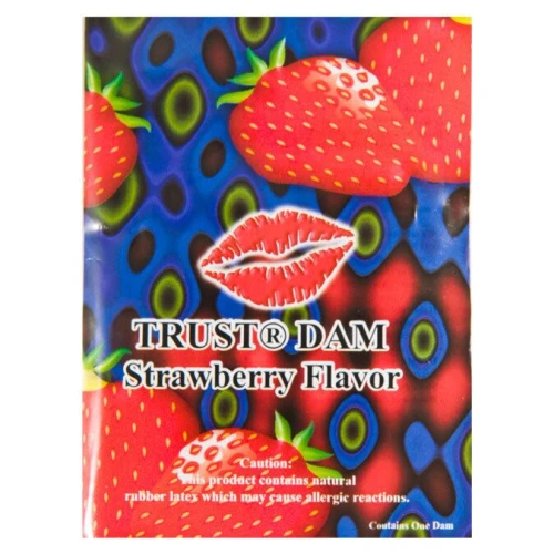 На фото латексная салфетка Latex Dental Dams Strawberry 1 шт