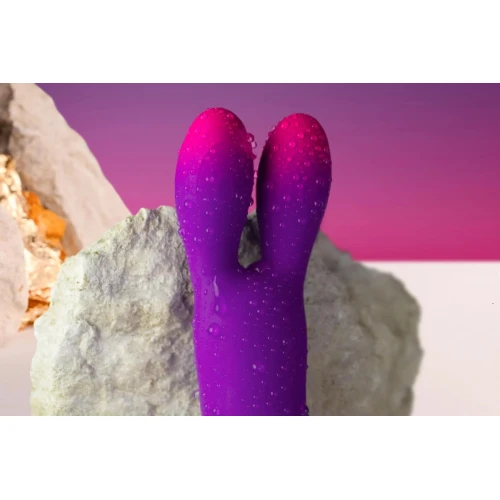 На фото вибратор Rocks Off Glo Girl - Bunn