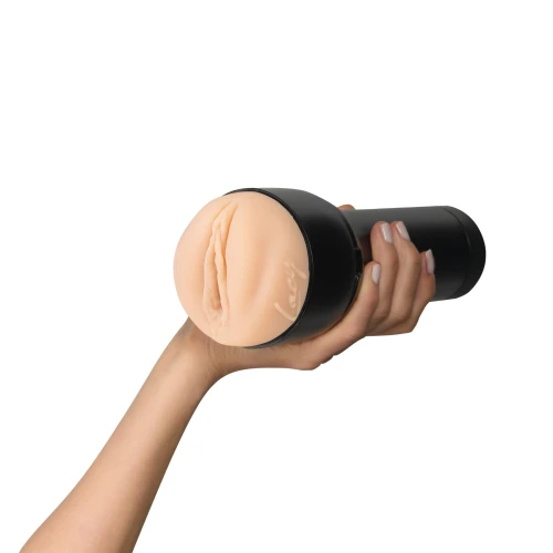 На фото реалістичний мастурбатор Kiiroo Feel Lacy Lennon PBC, сумісний з PowerBlow и Keon 