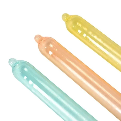 На фото презервативи Recare Color Fruit Flavour Condoms 12 шт, аромати: м'ята, банан, полуниця