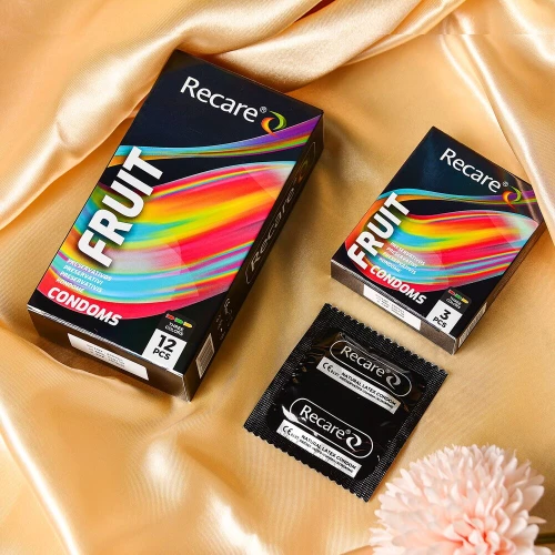 На фото презервативы Holographic Recare Color Fruit Flavour Condoms 12 шт, ароматы: мята, банан, клубника