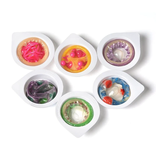 На фото насадка на член Recare Green Monster Spike Condom (презерватив з рядом кульок і вусиками на кінчи