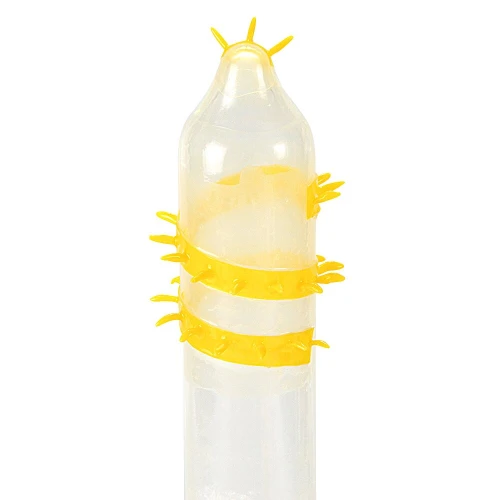 На фото насадка на член Recare Spike Condom Yellow (презерватив з вусиками та спіраллю шипів) 