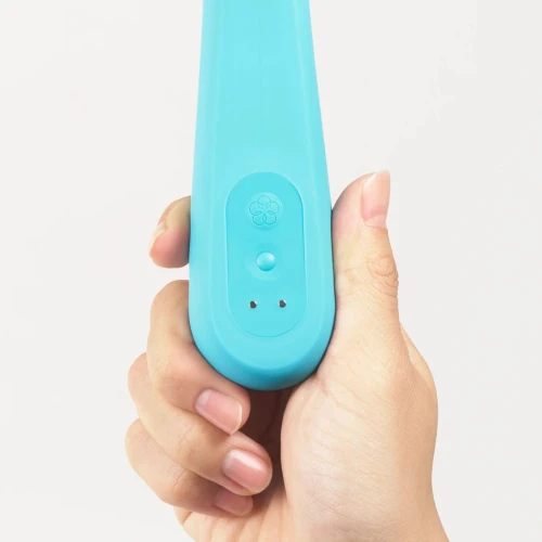 На фото вибратор Iroha TSUKI+ AONAMI