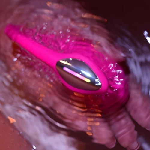 На фото изображено розовое смарт виброяйцо с LED Lovense Lush 4 для женщин на розовом фоне.