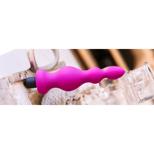 На фото изображен фиолетовый анальный стимулятор Adrien Lastic Bullet Amuse Purple унисекс на светлом фоне