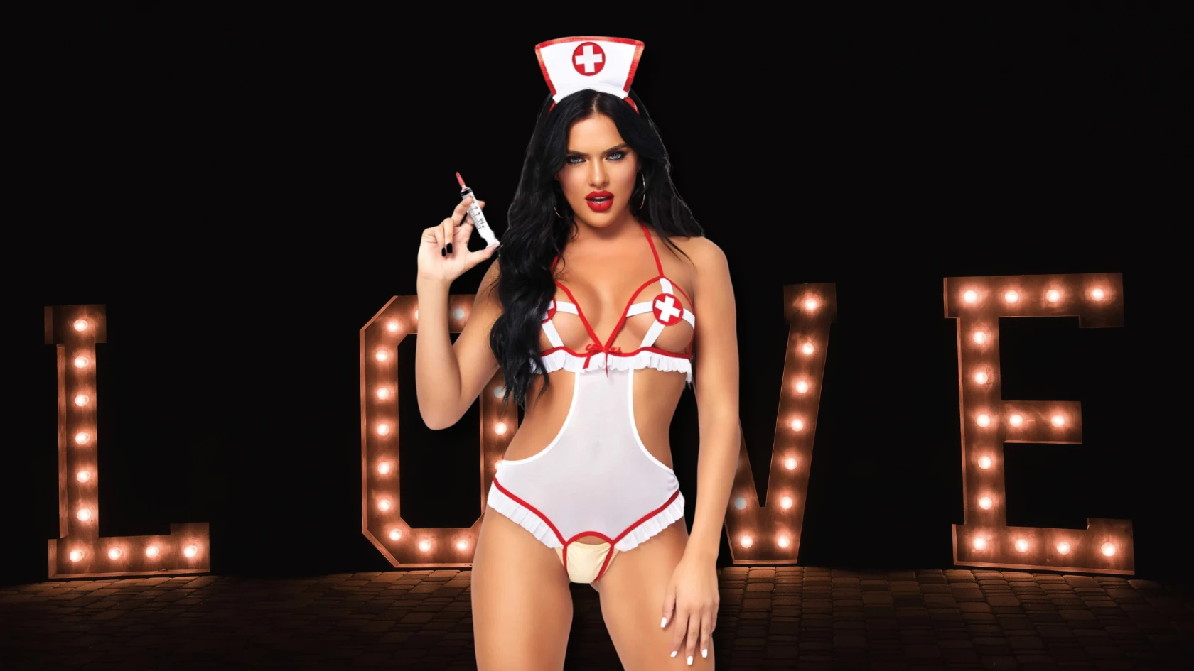 на фото изображена красивая девушка в сексуальном костюме медсестры для ролевых игр из сексшоп