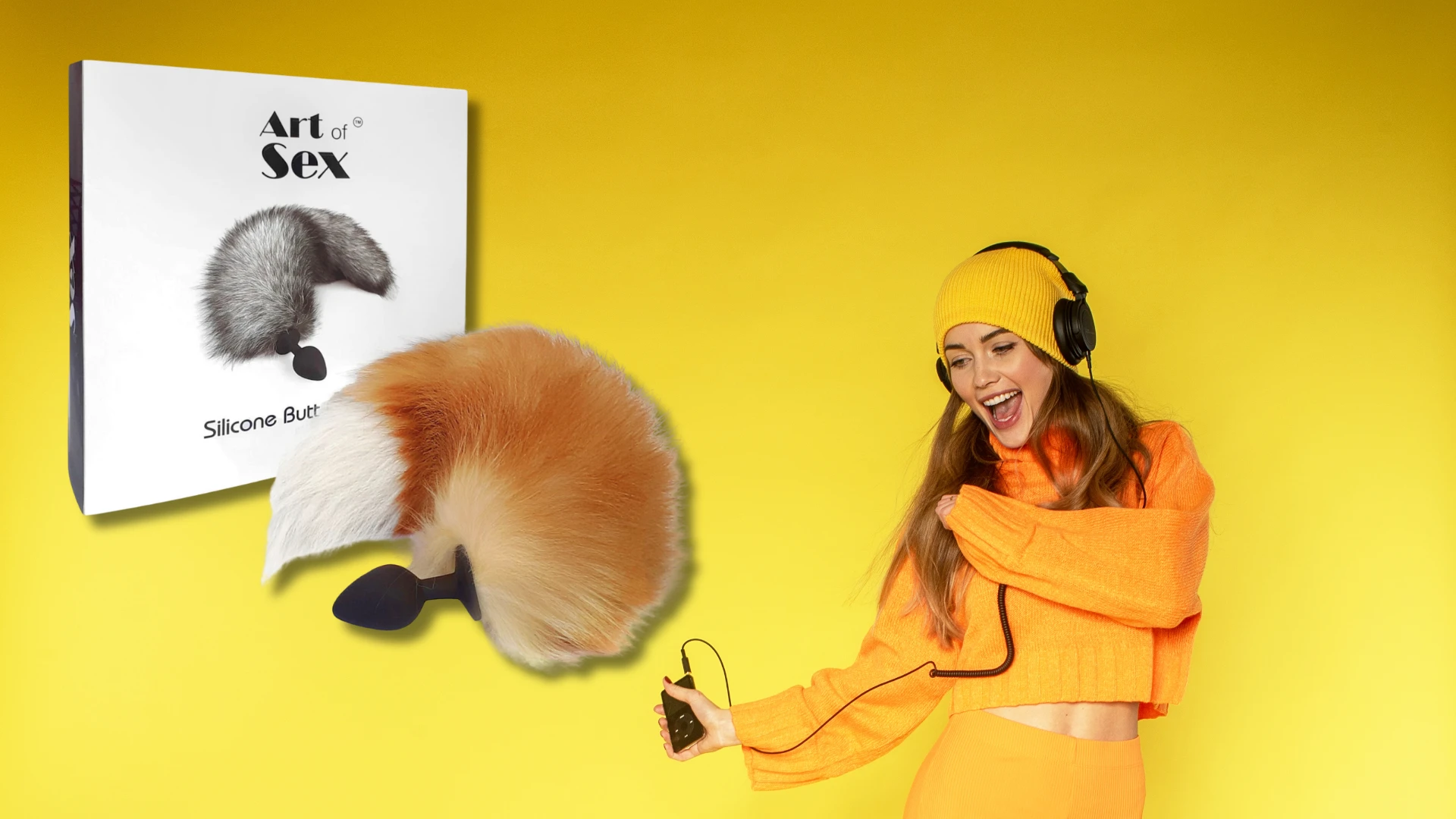 на жовтому фоні зображена анальна пробка з хвостом та весела дівчина в помаранчовому одязі