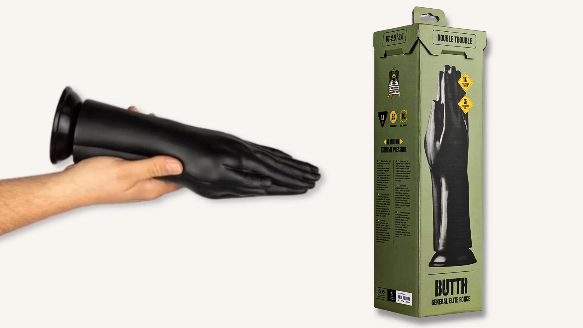 на фото зображена іграшка для фістингу у вигляді чорної руки з упаковкою