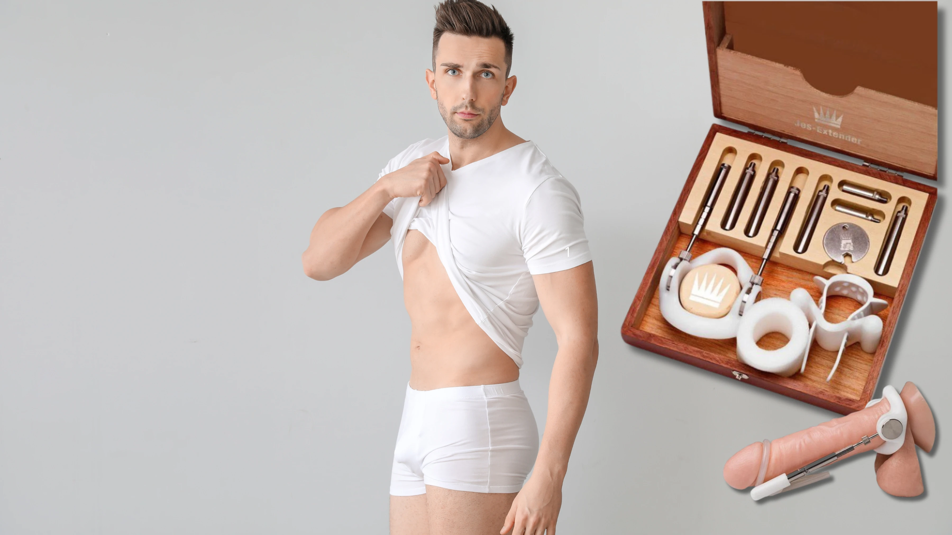 на фото зображений набір для збільшення члена, екстендер та красивий чоловік на сірому фоні